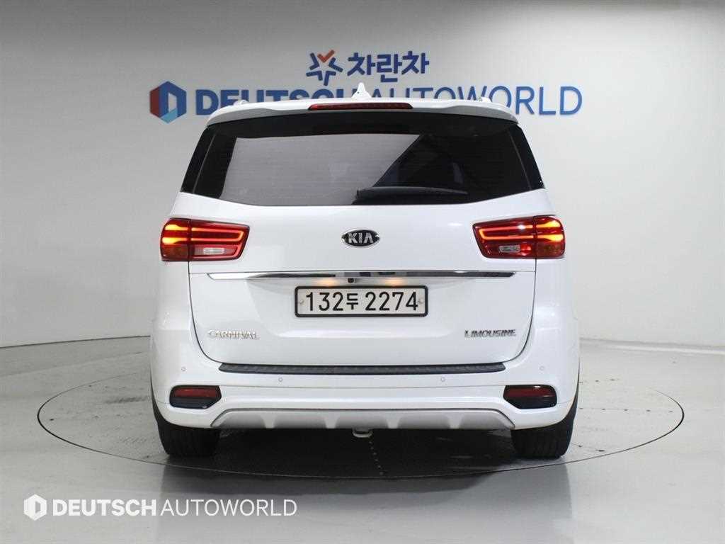 KIA Carnival - Vista 4