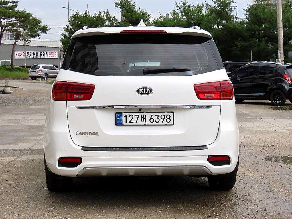 KIA Carnival - Vista 4