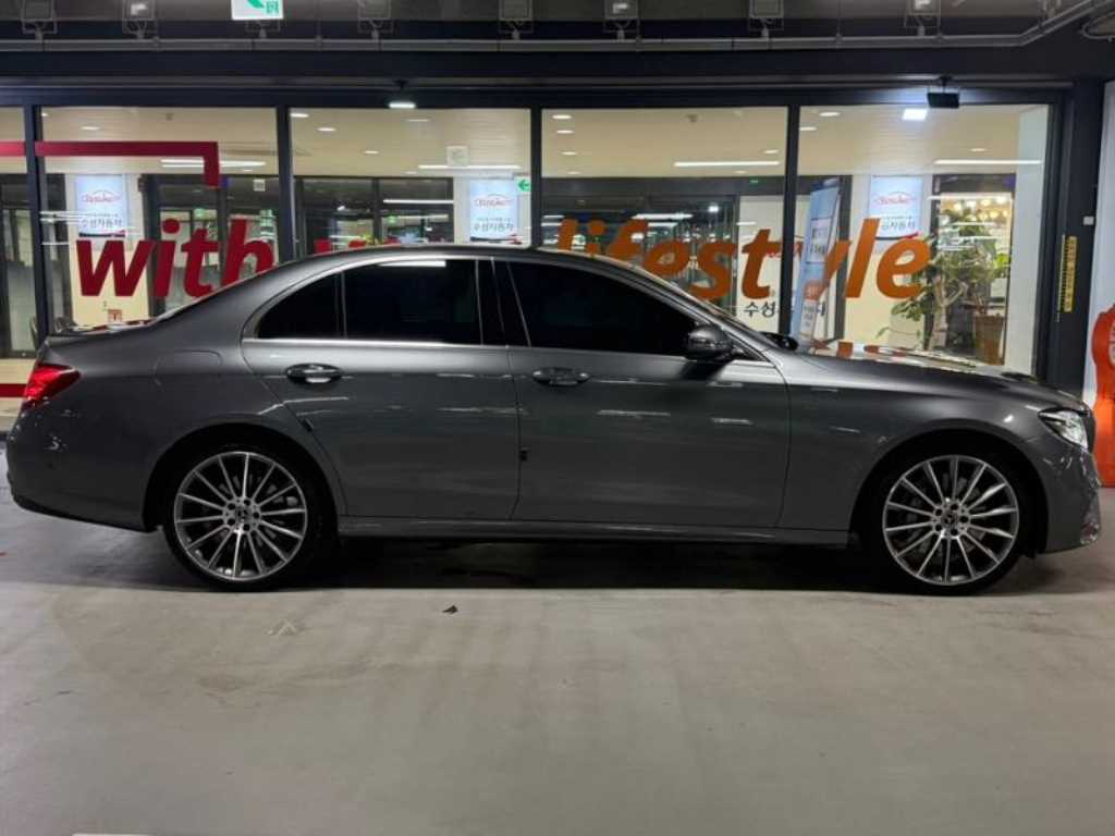 Mercedes Benz E class - Vista 3