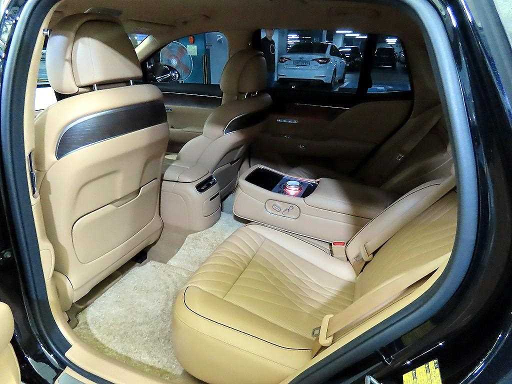 Genesis G90 - Vista 7