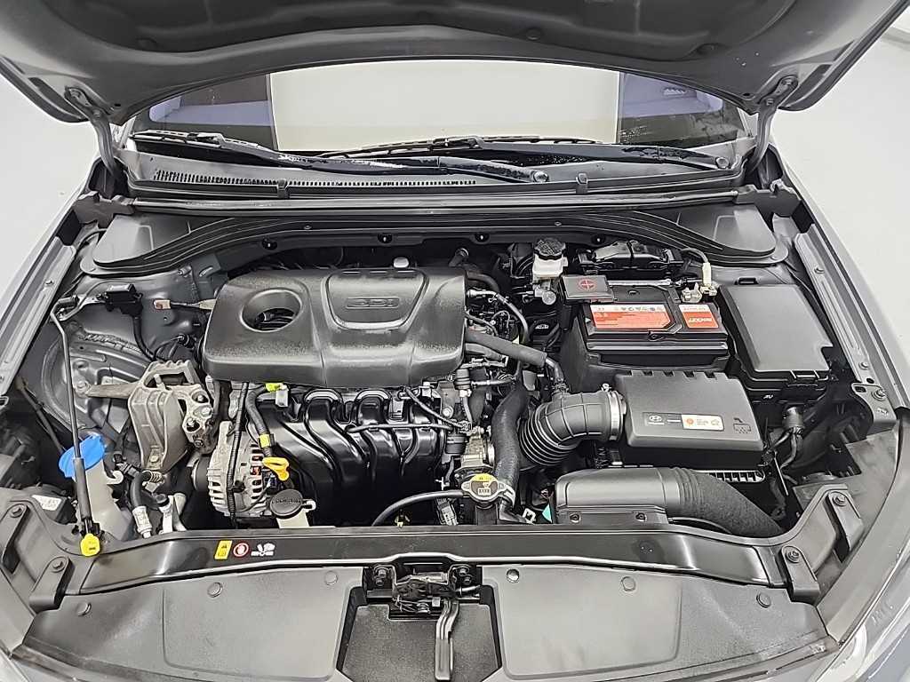 HYUNDAI Avante - Vista 5