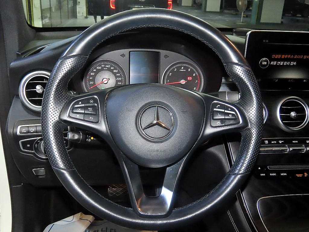 Mercedes Benz GLC Class - Vista 8