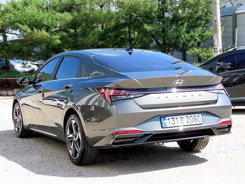 HYUNDAI Avante - Vista 3