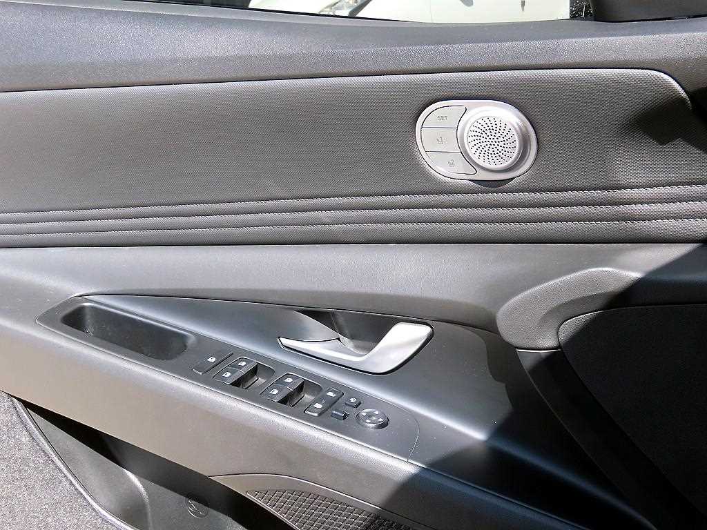 HYUNDAI Avante - Vista 12