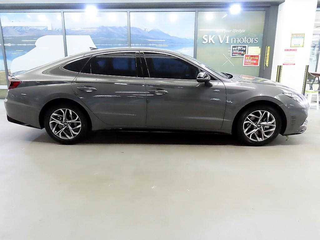 HYUNDAI Sonata - Vista 3