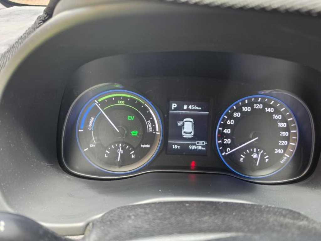 HYUNDAI Kona - Vista 9