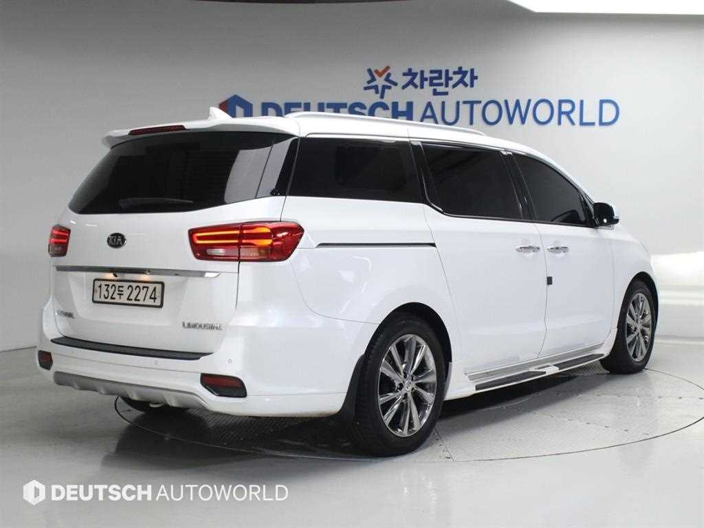KIA Carnival - Vista 2