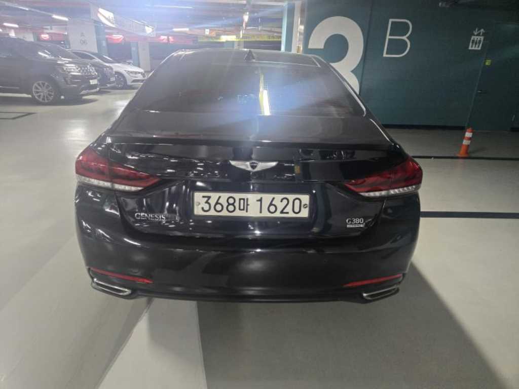 HYUNDAI Genesis - Vista 5