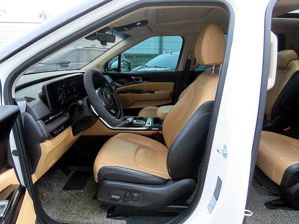 KIA Carnival - Vista 5