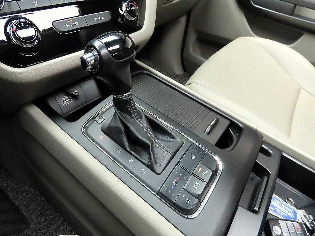 KIA Carnival - Vista 10