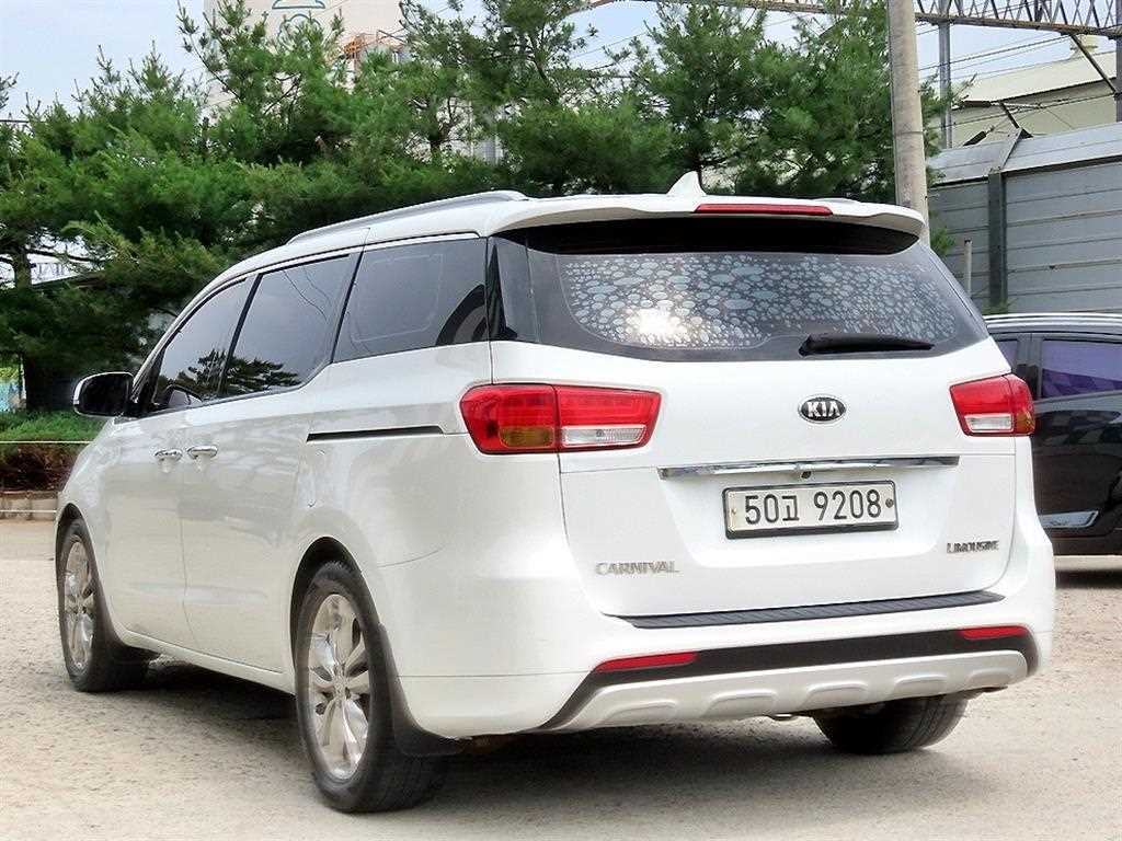 KIA Carnival - Vista 3