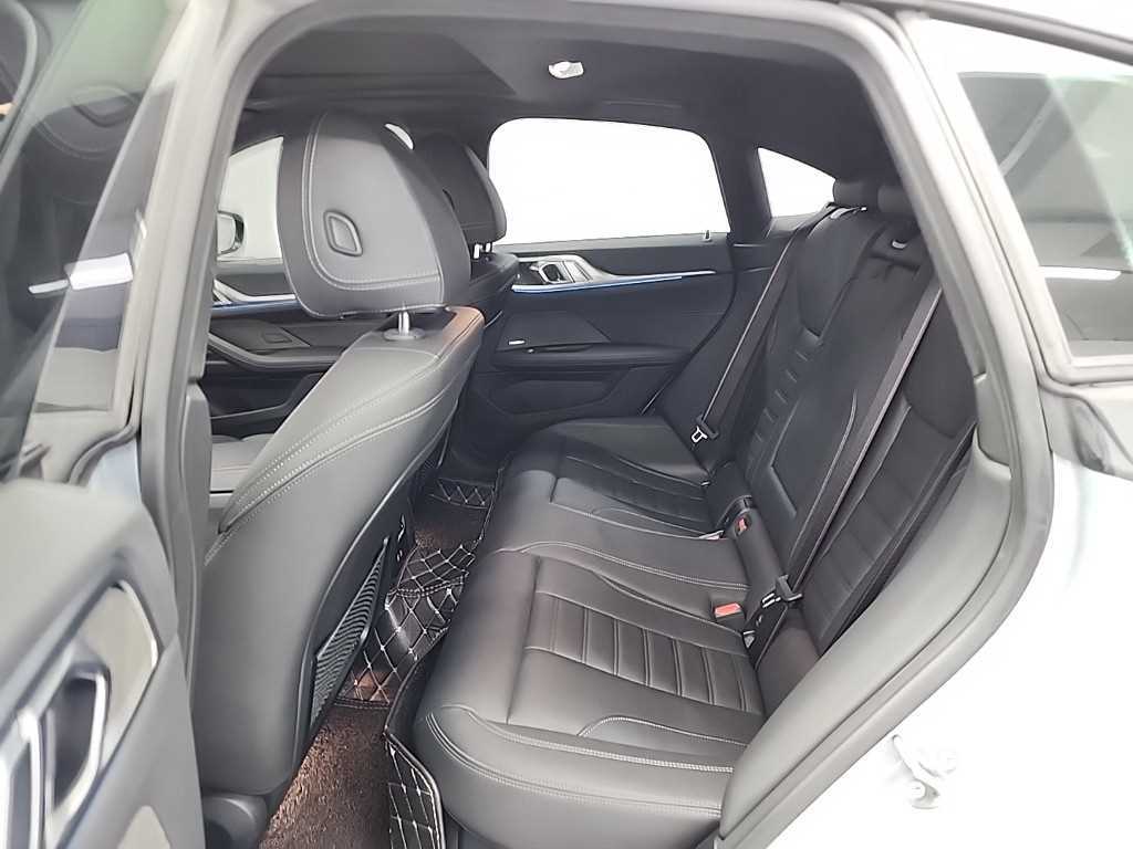 BMW i4 - Vista 12