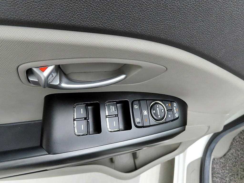 KIA Carnival - Vista 11
