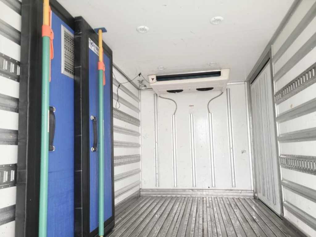 medium and large cargo truck - Vista 7