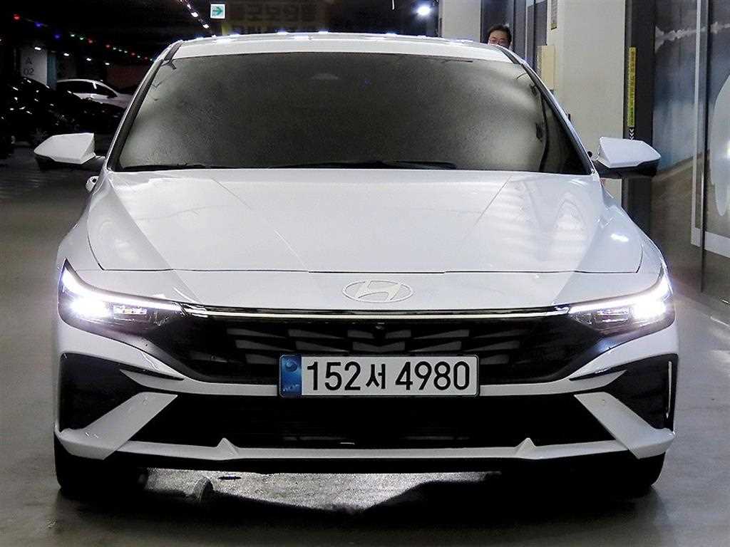 HYUNDAI Avante - Vista 2