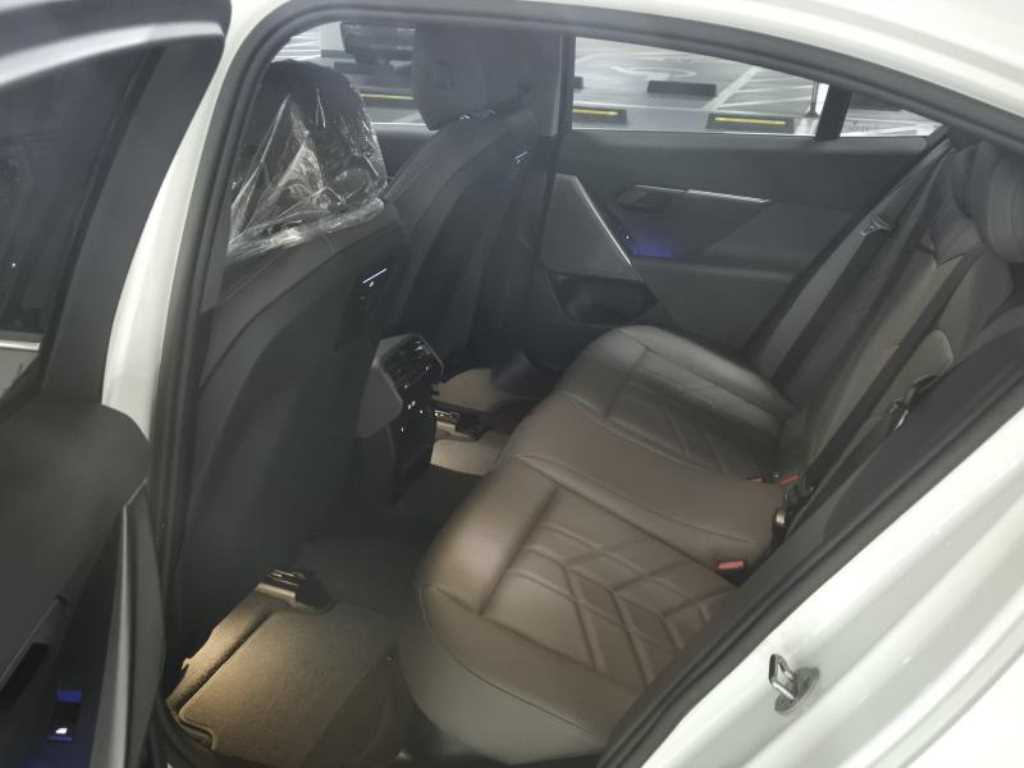 BMW 5 Series - Vista 8