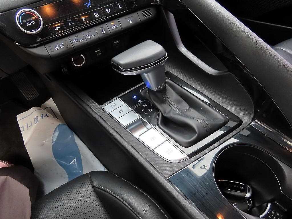 HYUNDAI Avante - Vista 10