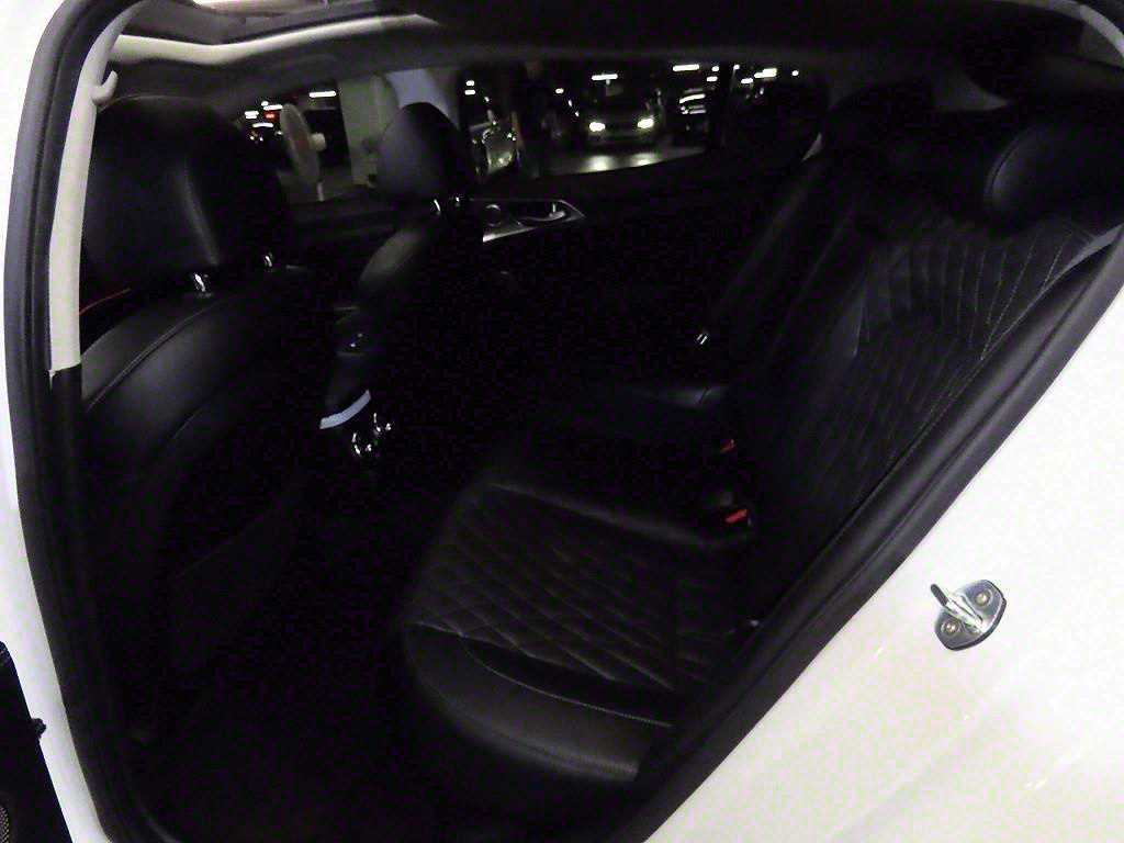 KIA Stinger - Vista 7