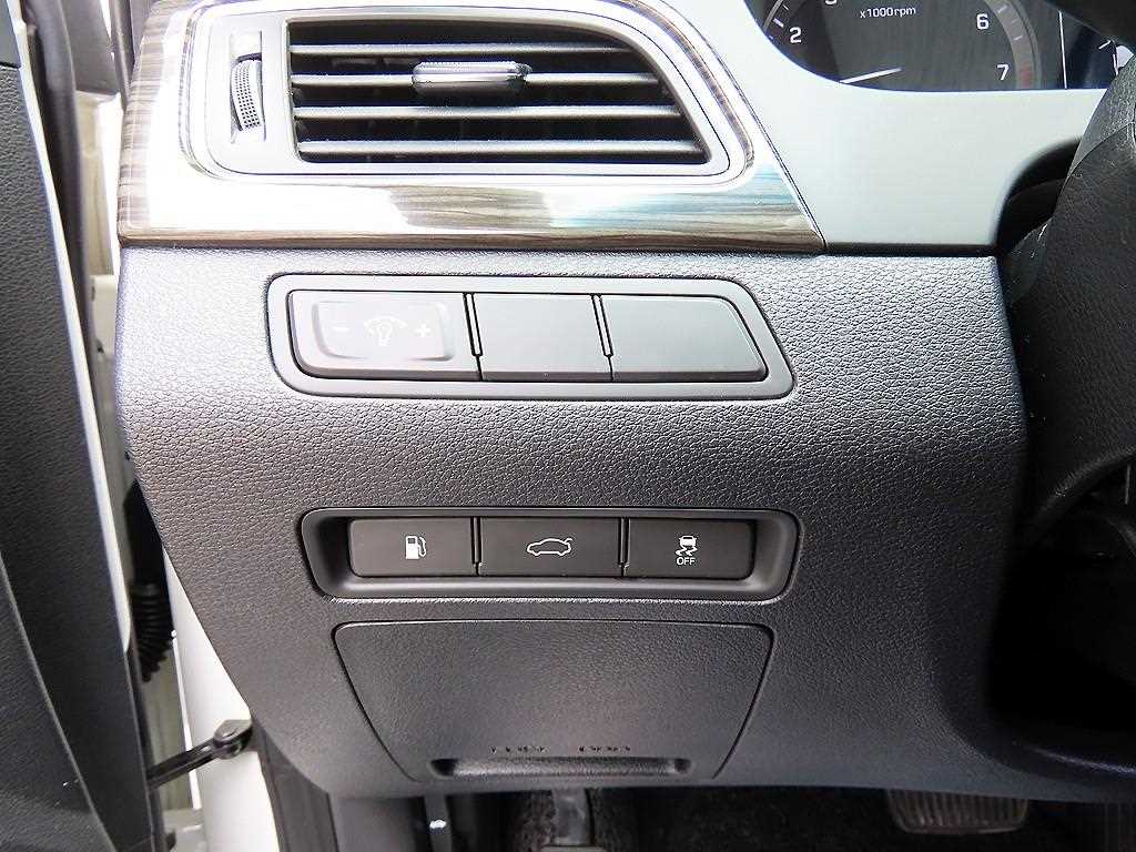 HYUNDAI Sonata - Vista 12