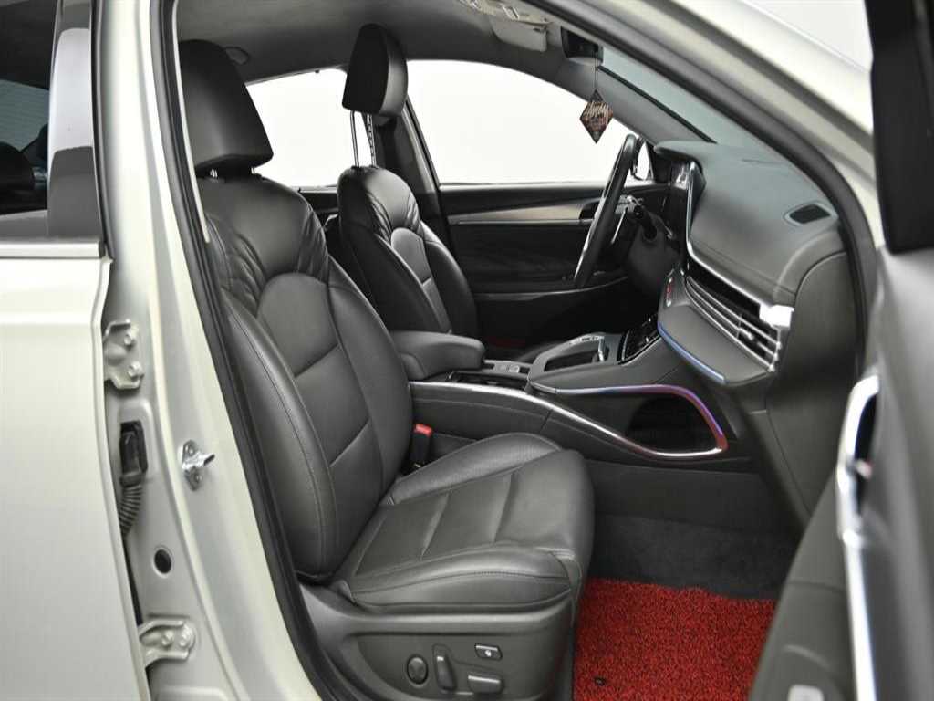 HYUNDAI Grandeur - Vista 10
