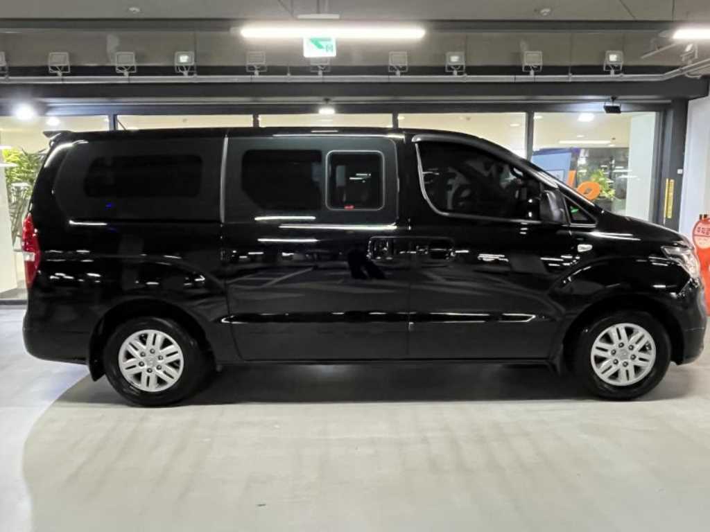 HYUNDAI Starex - Vista 5