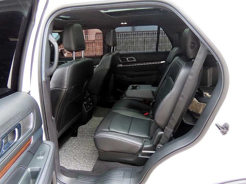 Ford Explorer - Vista 6