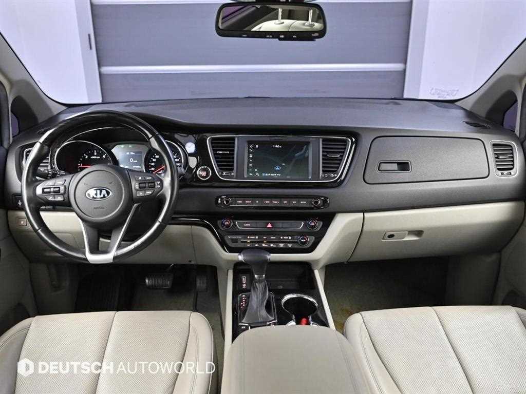 KIA Carnival - Vista 7