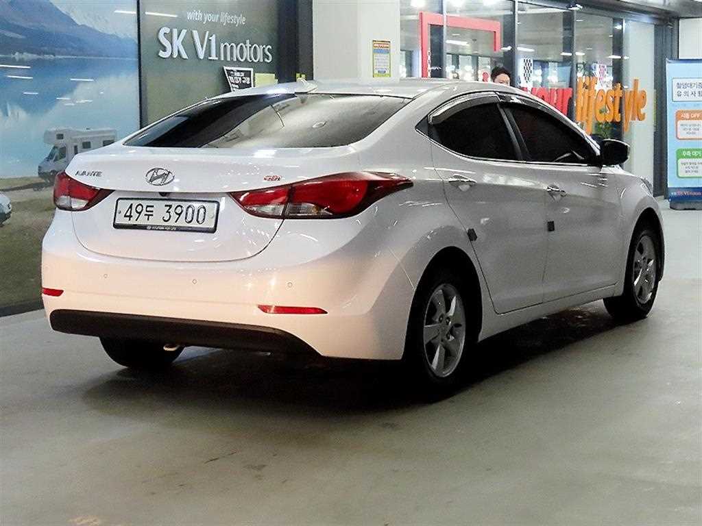 HYUNDAI Avante - Vista 4