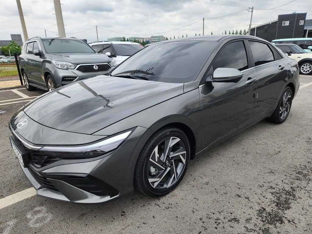 HYUNDAI Avante - Vista 2