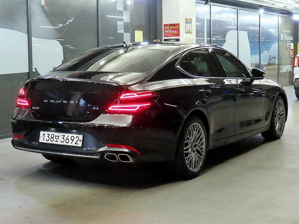 Genesis G70 - Vista 3