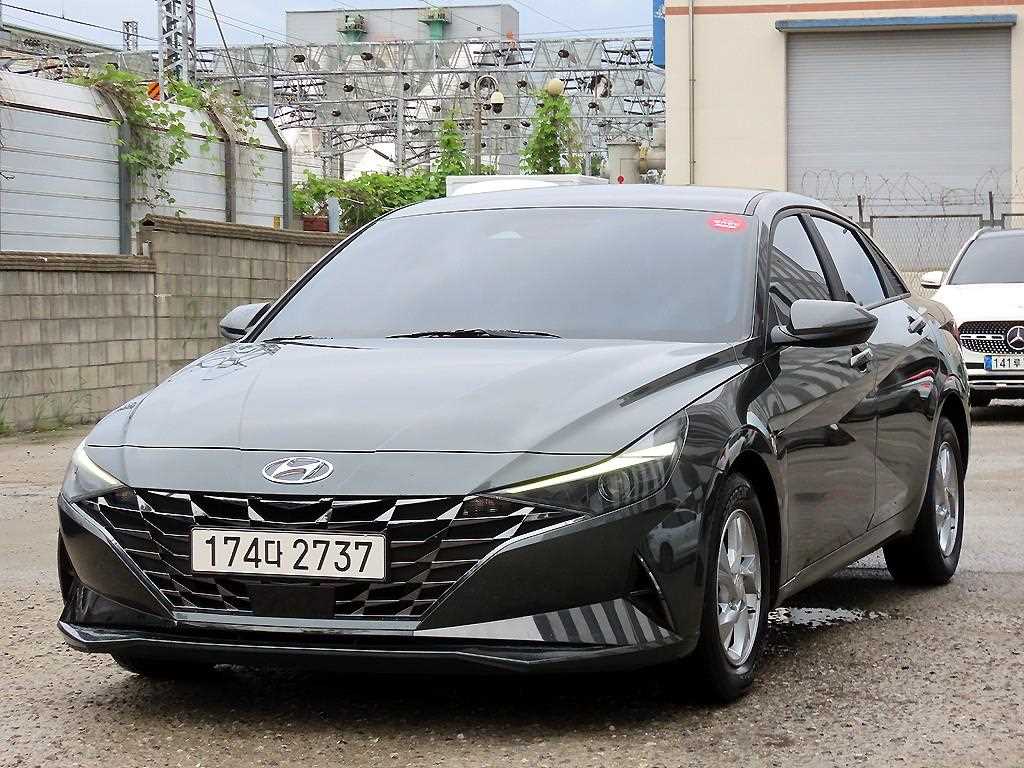 HYUNDAI Avante - Vista 2