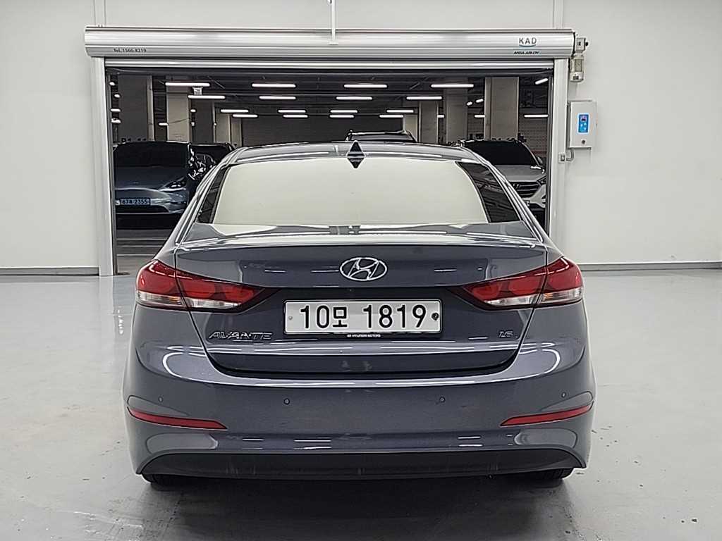 HYUNDAI Avante - Vista 3