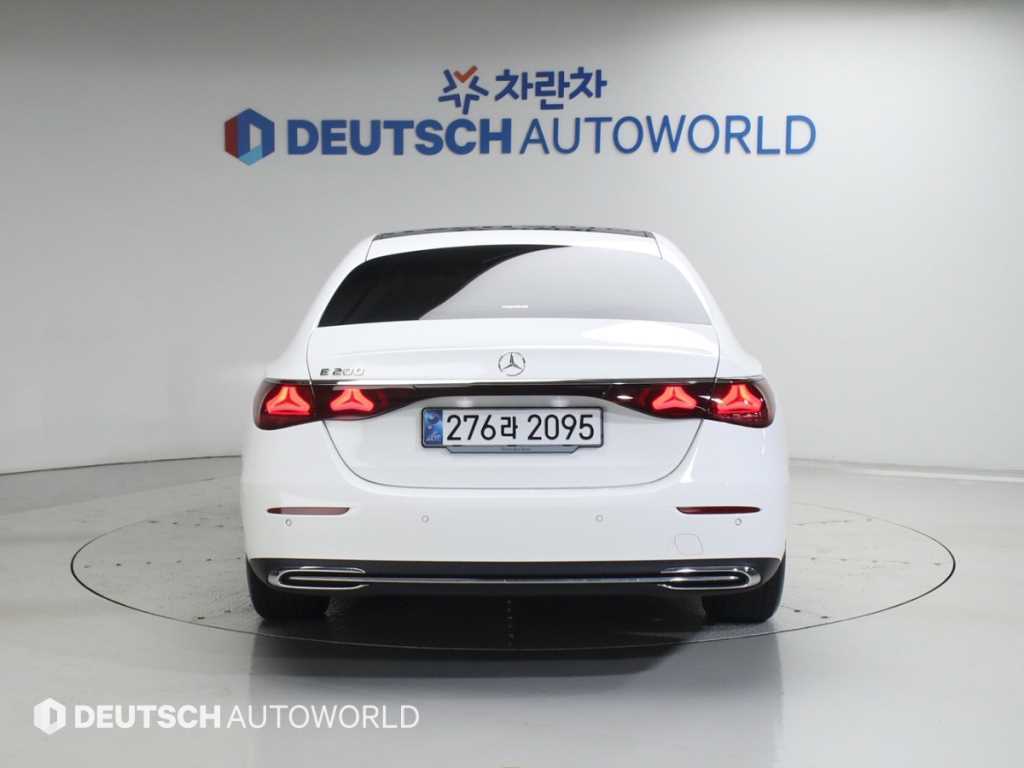 Mercedes Benz E class - Vista 4