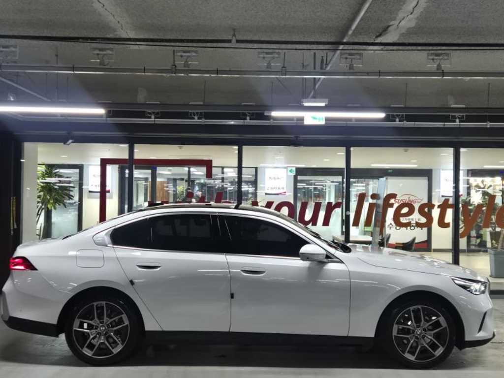 BMW 5 Series - Vista 3