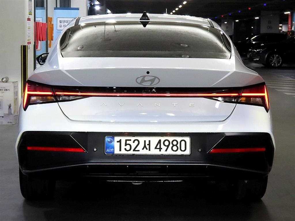 HYUNDAI Avante - Vista 5