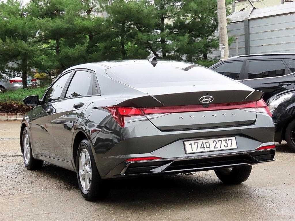 HYUNDAI Avante - Vista 3