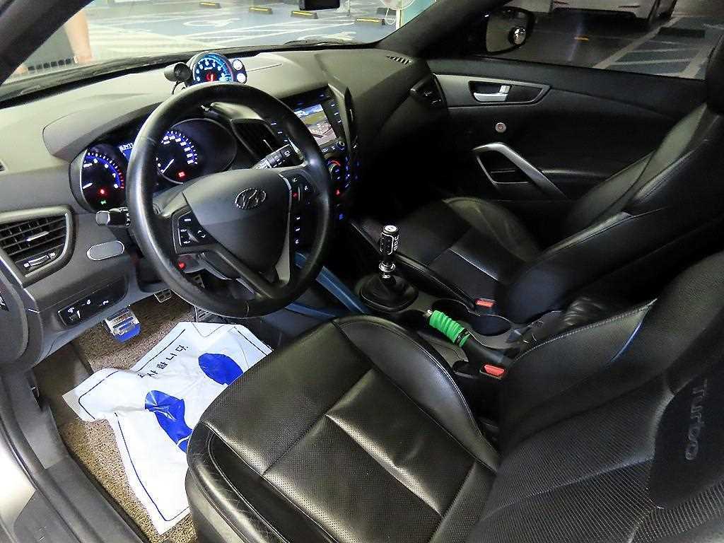 HYUNDAI Veloster - Vista 10