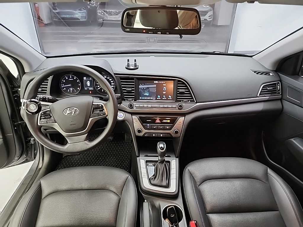 HYUNDAI Avante - Vista 7