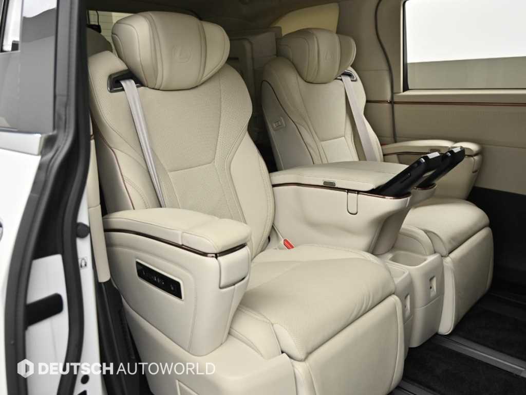 Lexus LM - Vista 12