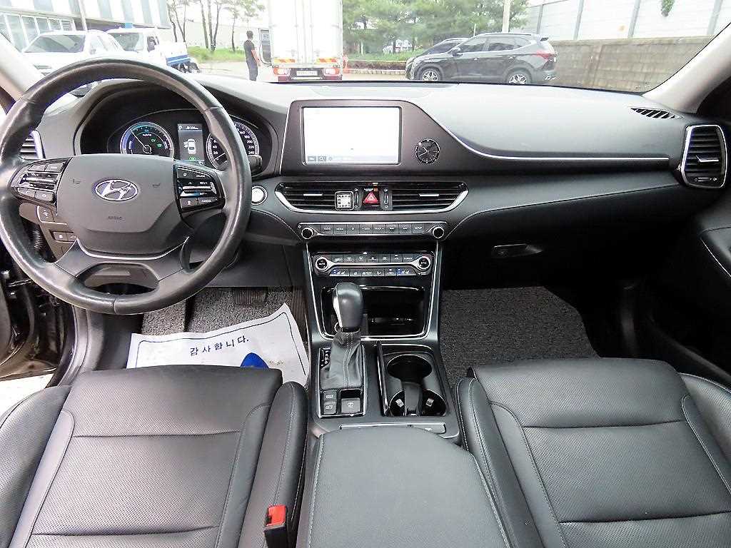 HYUNDAI Grandeur - Vista 7