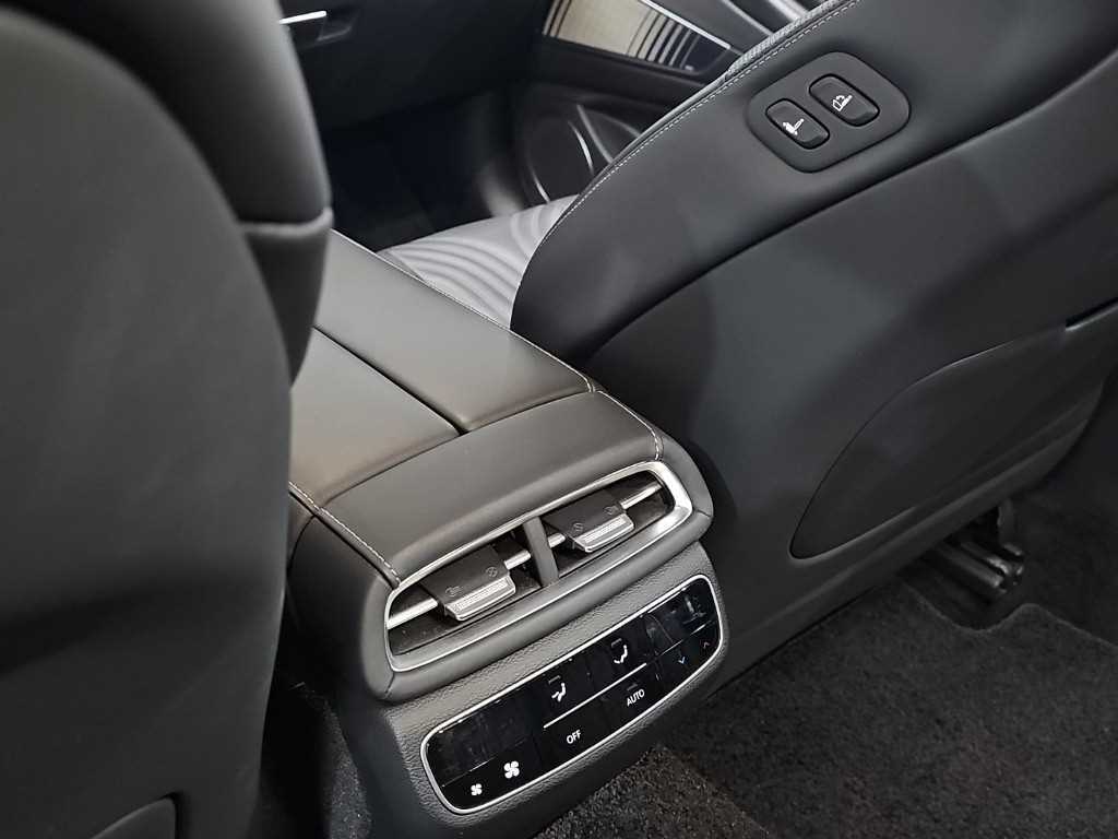 Genesis G80 - Vista 12