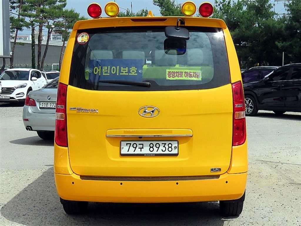 HYUNDAI Starex - Vista 4
