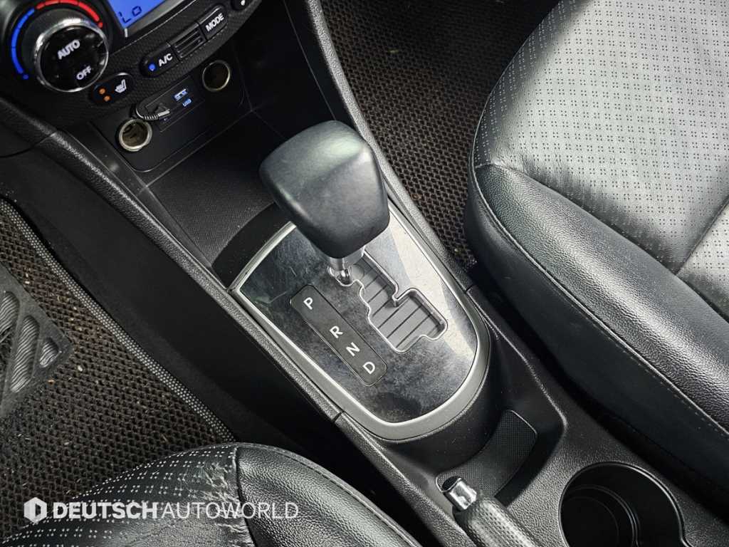 HYUNDAI Accent - Vista 9