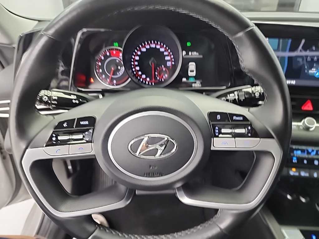 HYUNDAI Avante - Vista 9
