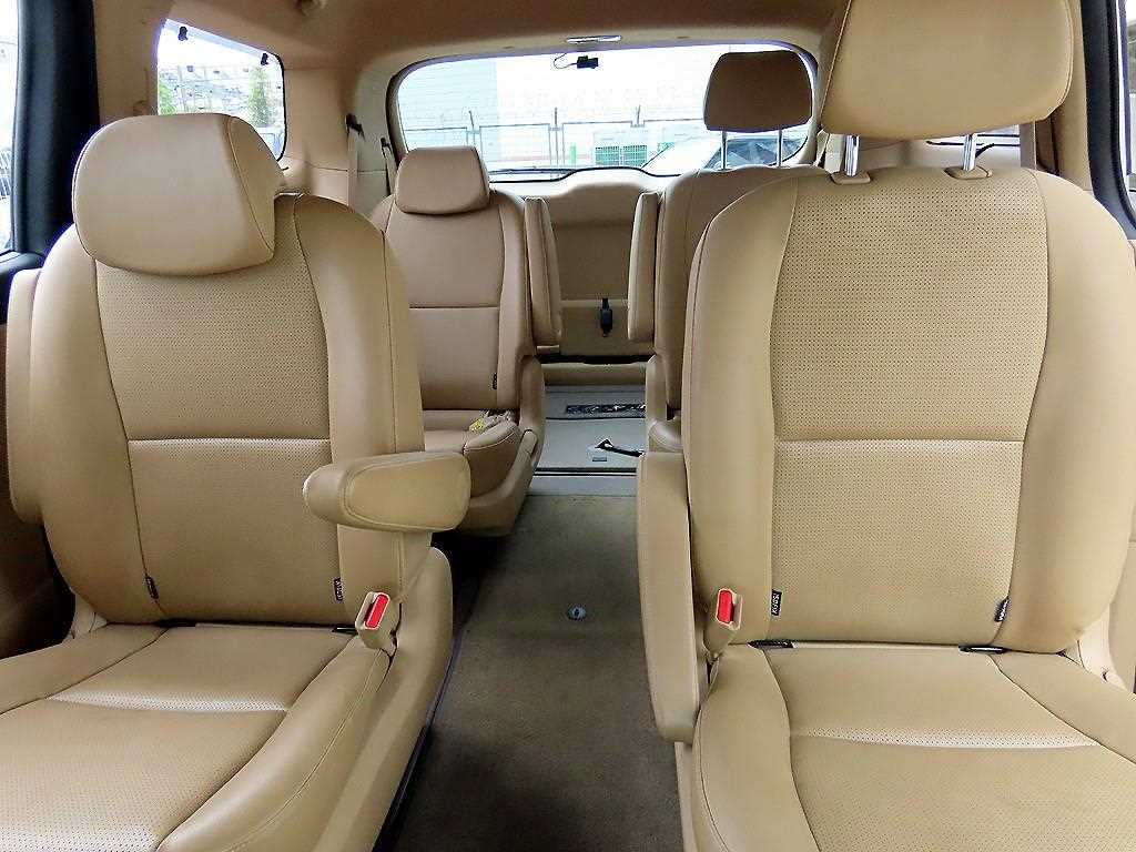KIA Carnival - Vista 7