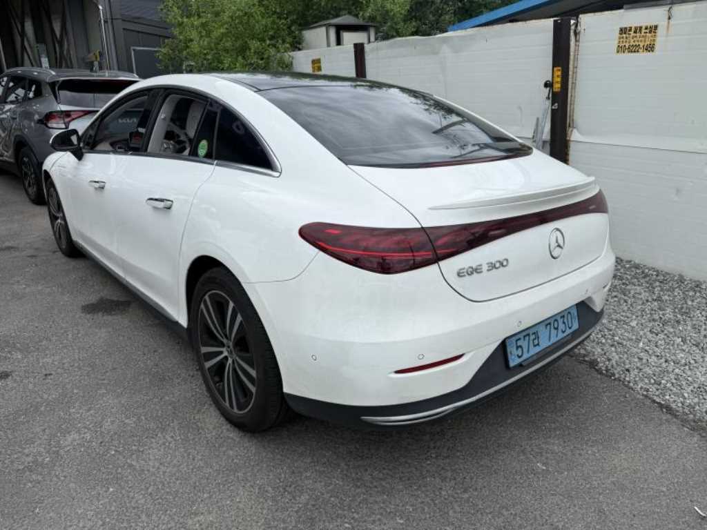 Mercedes Benz EQE - Vista 3