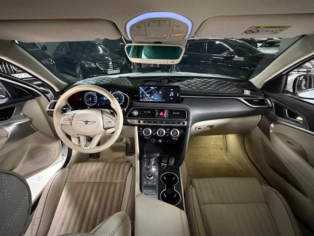 Genesis G70 - Vista 9