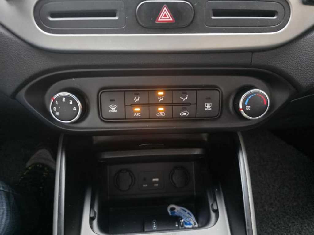 KIA Carens - Vista 7
