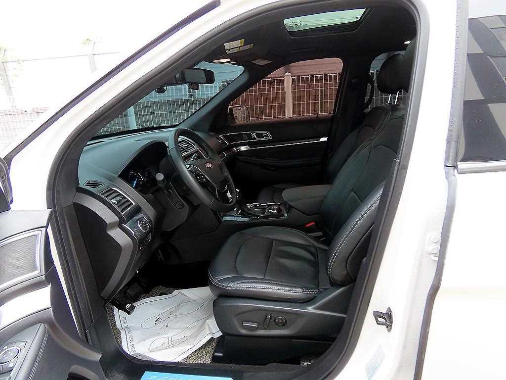 Ford Explorer - Vista 5