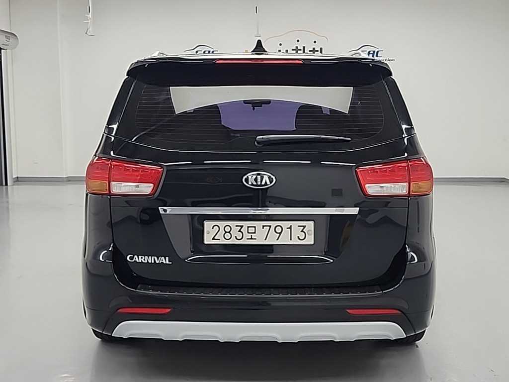 KIA Carnival - Vista 3